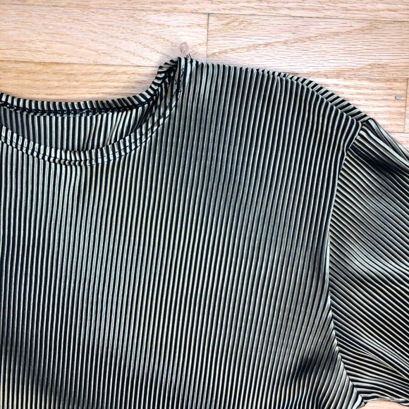 VINTAGE GOLD PLEATED BLOUSE SMALL. - Picture 4 of 6